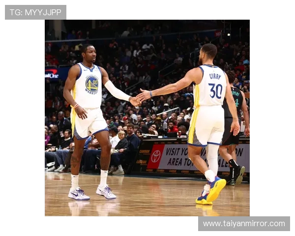 库里谈理查德加盟：让球队焕发青春活力同时展现成熟球风